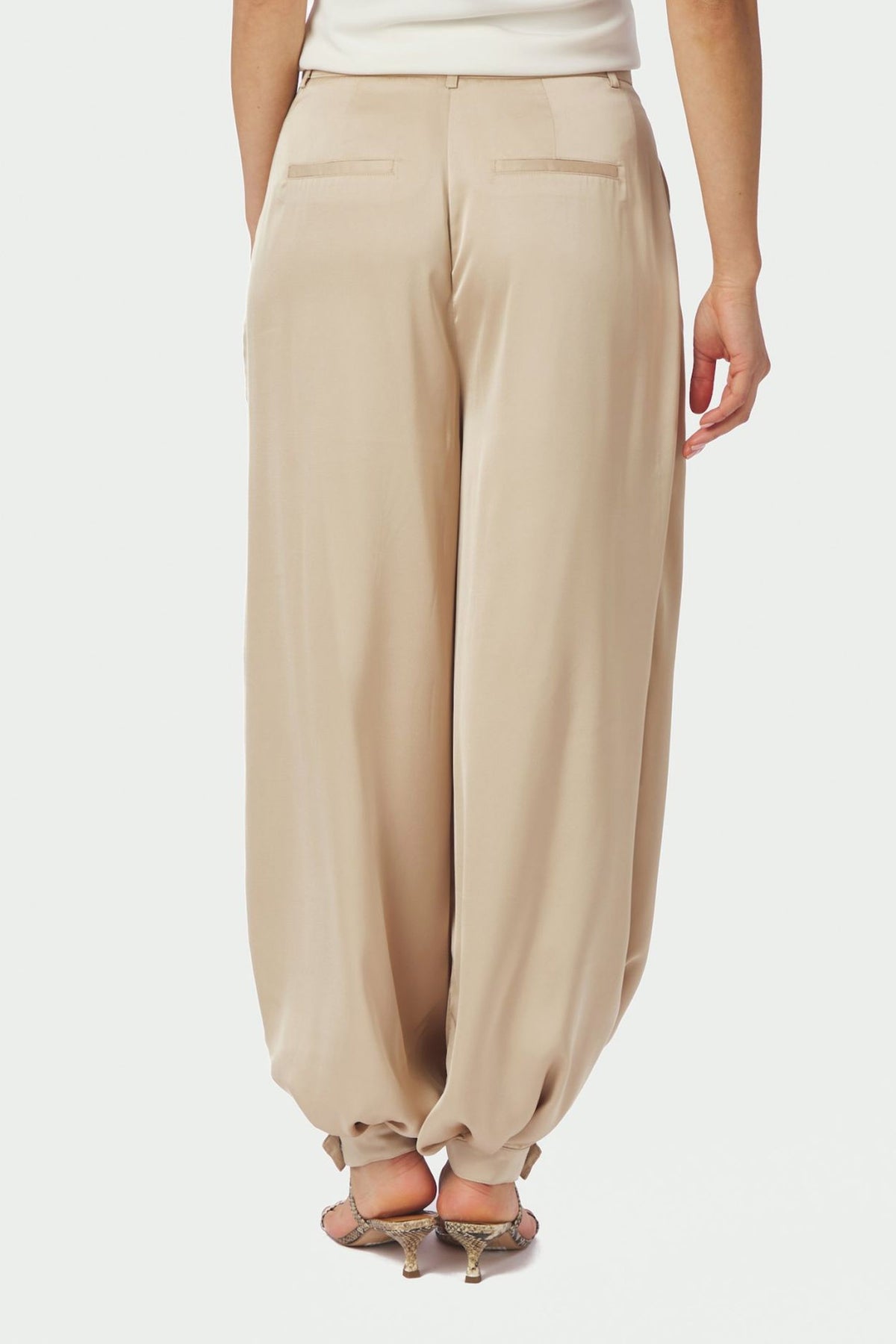 Fayla Drapy Satin Balloon Pant Dark Sand - 167418